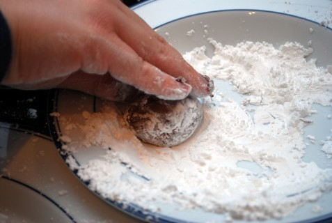Roll in confectioners' sugar Roll in confectioners' sugar
