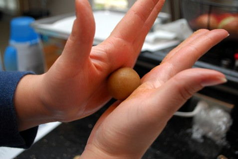 Roll the dough into balls Roll the dough into balls
